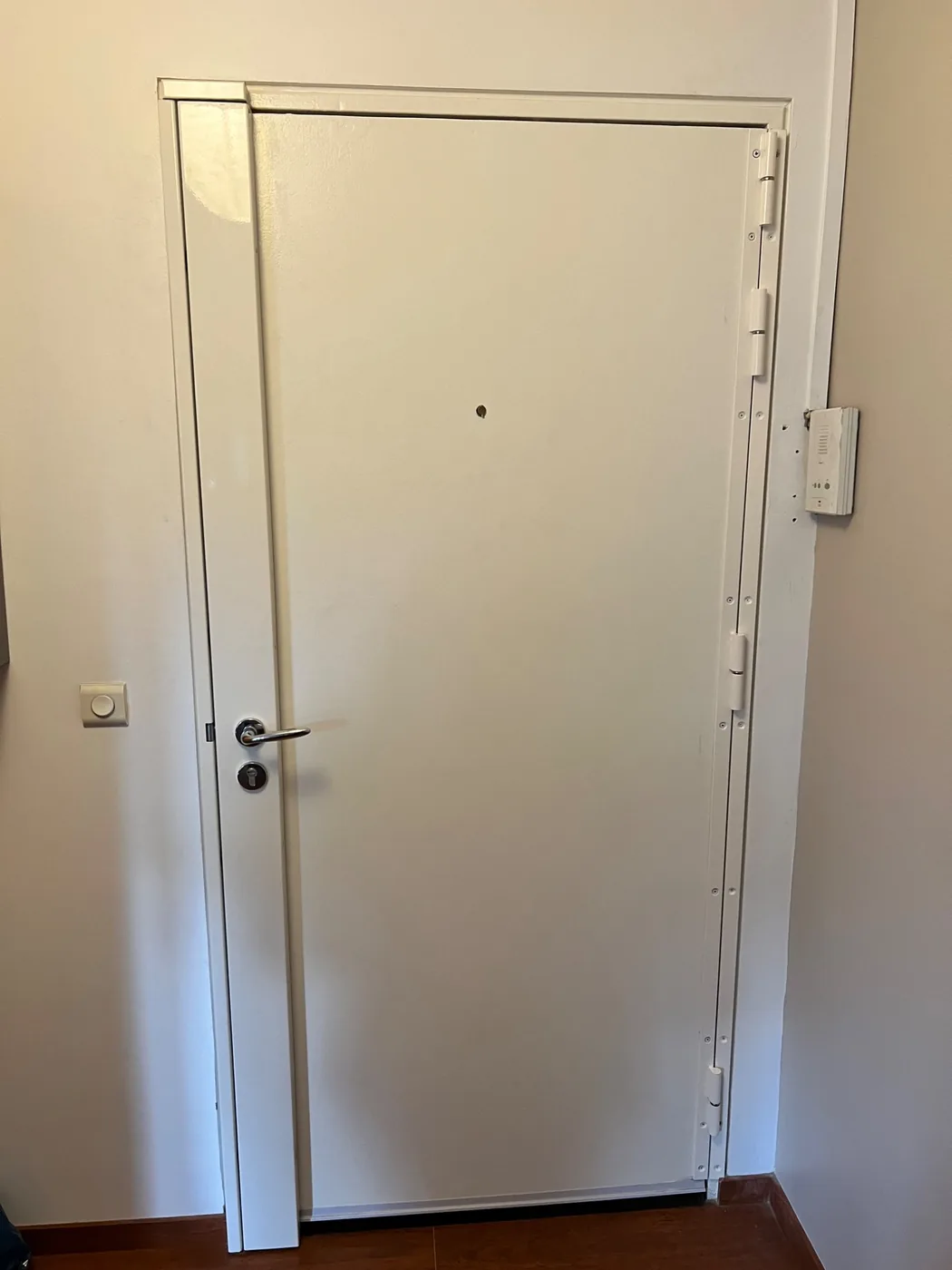 Porte palière renforcée par serrurier à Paris
