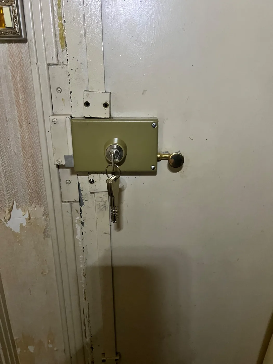 Remplacement de serrure en applique à Paris - après intervention