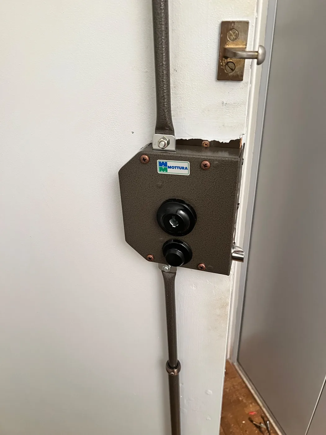 Serrure Mottura multipoints installée à Paris